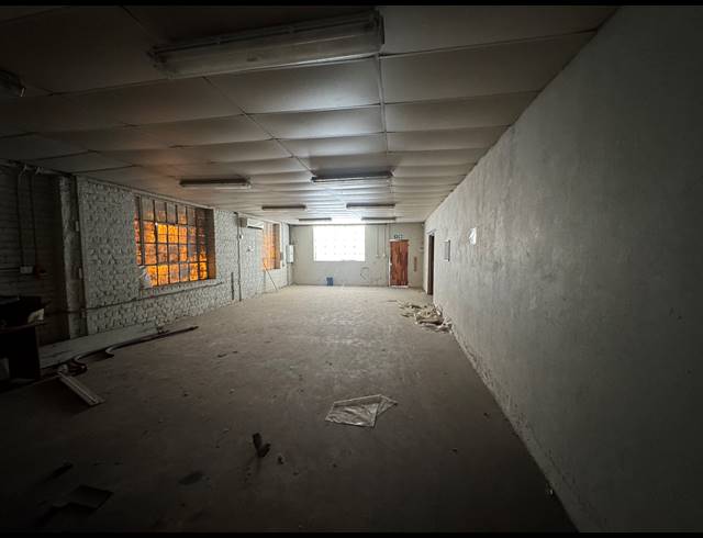 1,000M² WAREHOUSE TO LET IN WYNBERG